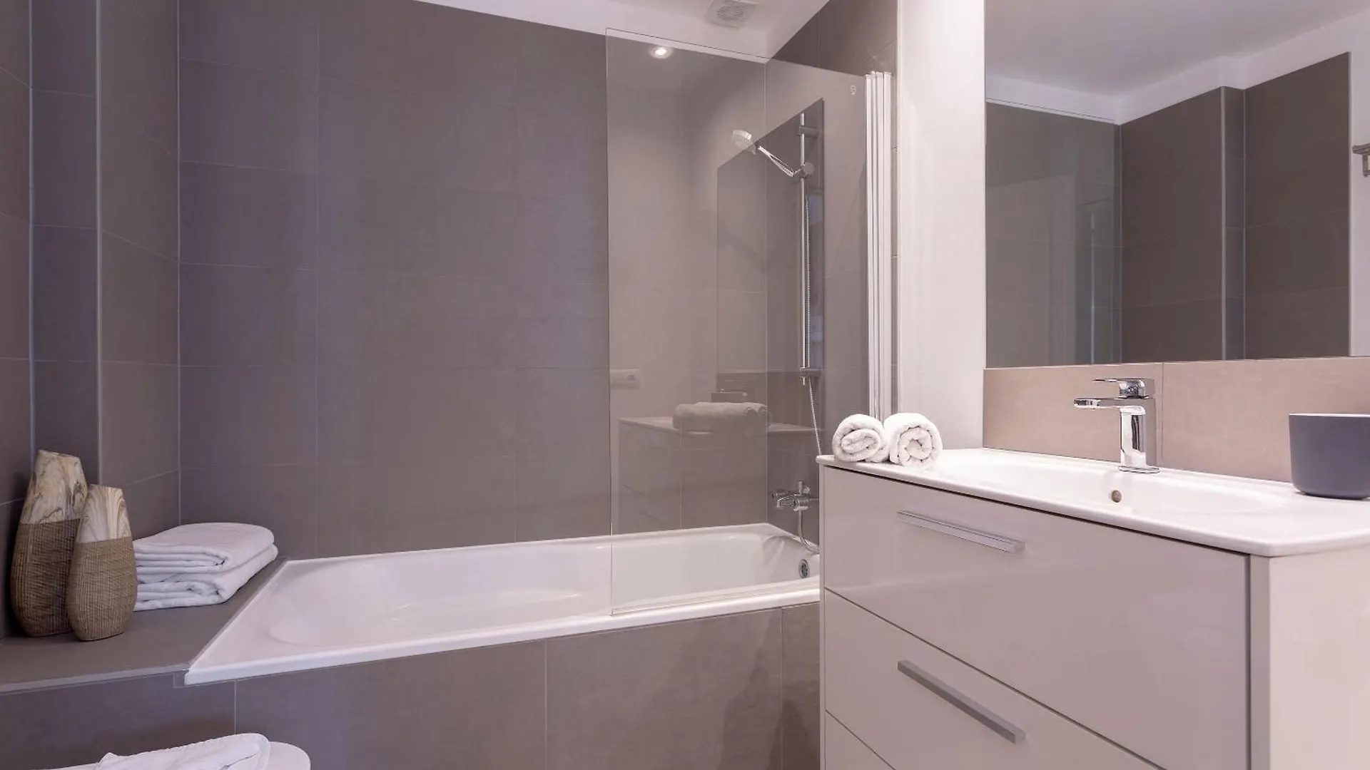 Genteel Home Laguna Beach Estepona Holiday home